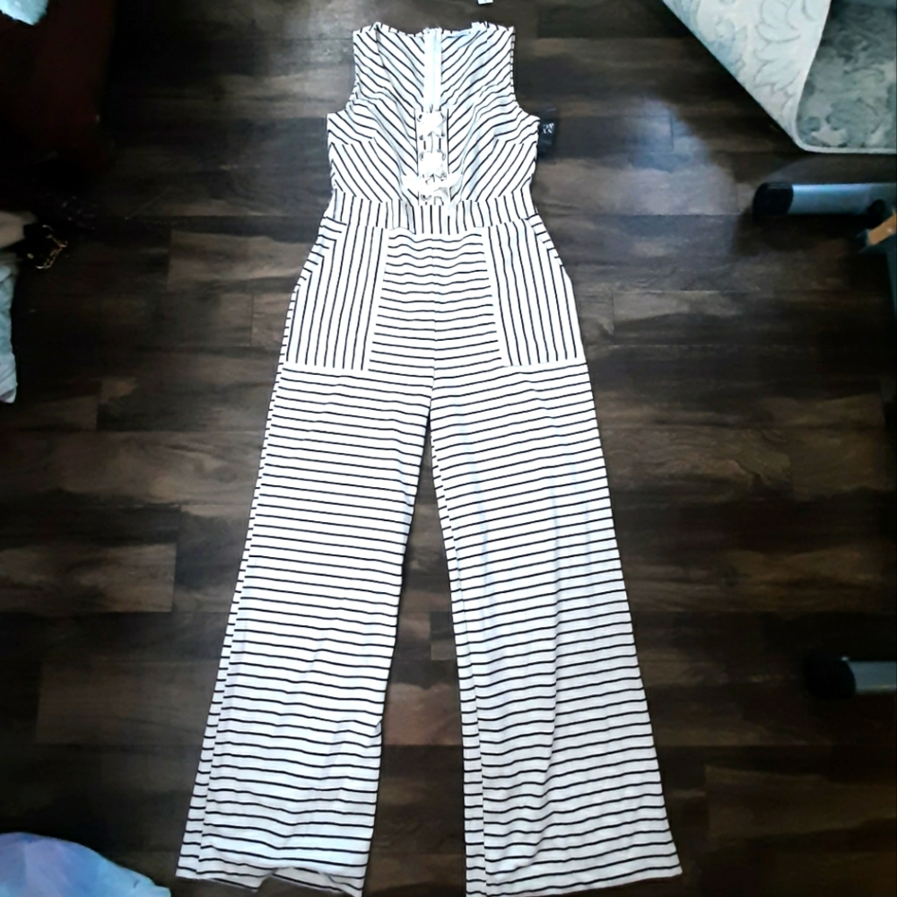 NY&CO striped NWT white pin striped sz M